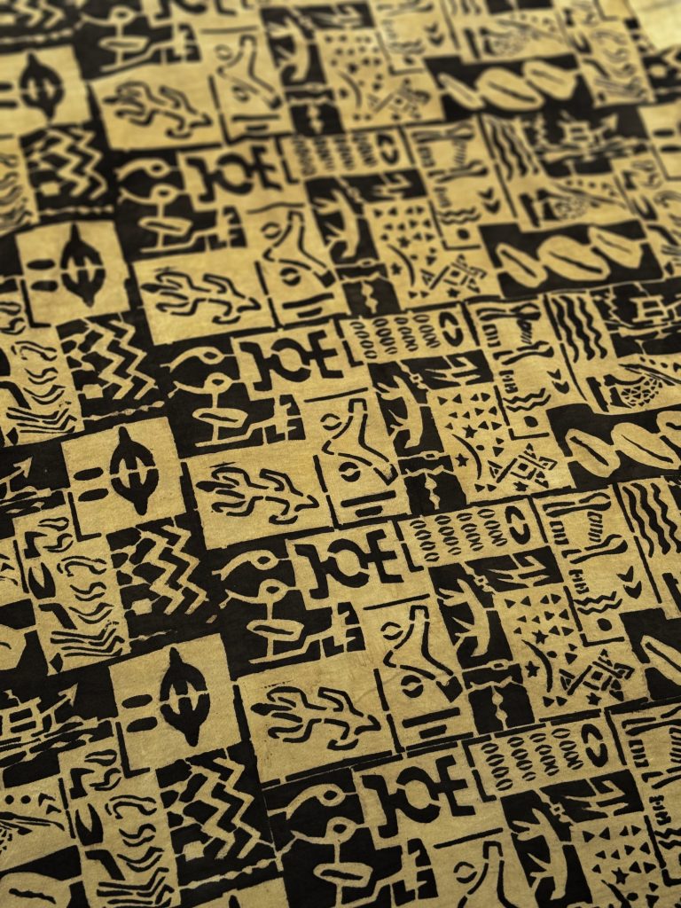 Bogolan : le tissu, symbole et mémoire du Mali