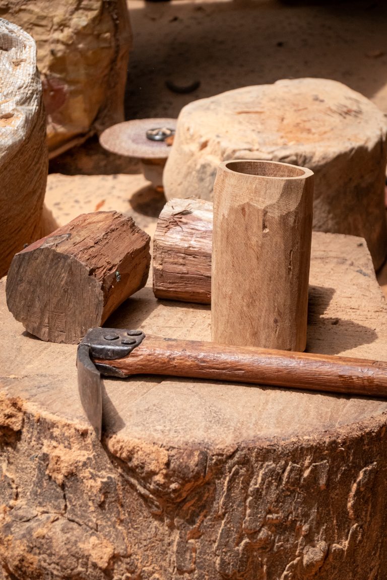 Le bois, matière vivante et mémoire façonnée